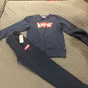 Levi’s Sweatshirt & Jogger